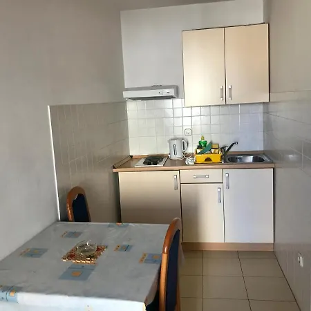 Put Makra 14 Makarska