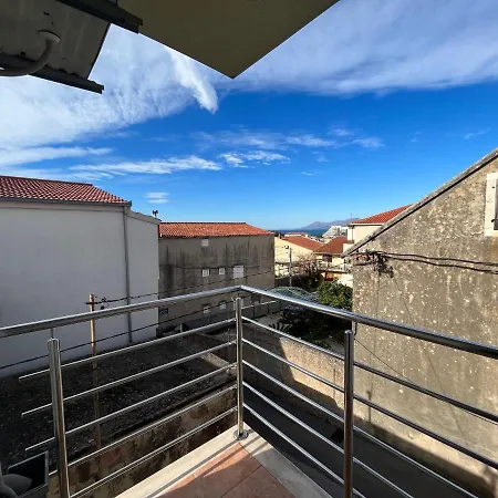 Put Makra 14 * Makarska
