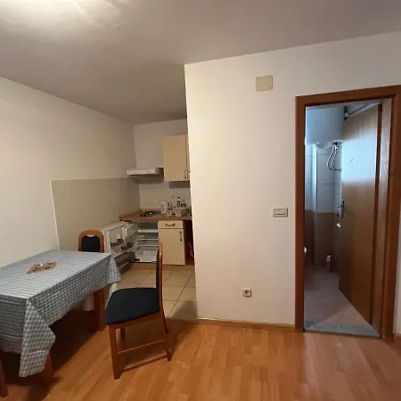Put Makra 14 Apartment *