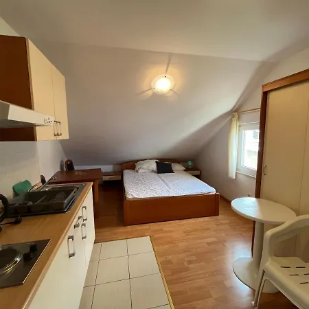Put Makra 14 Apartment *